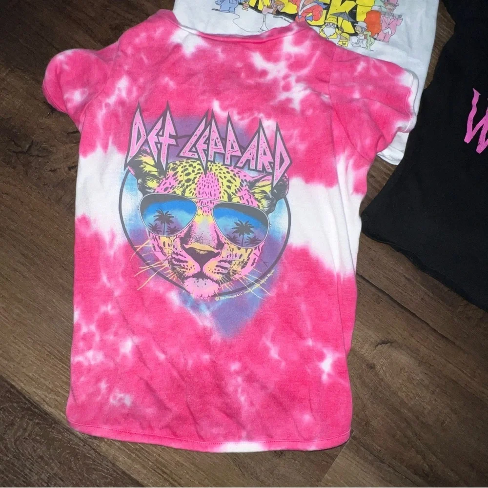 Like new! 90’s theme PetSmart Pet T-shirts